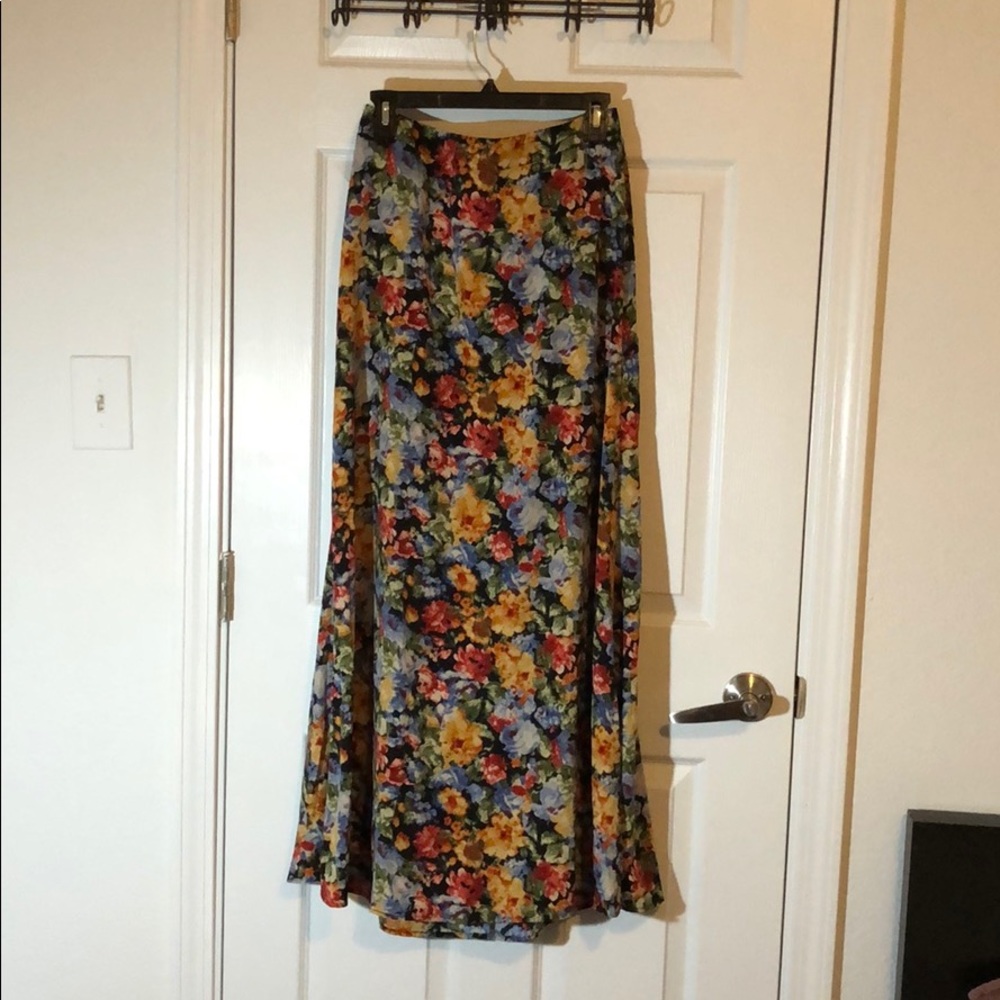 Long floral print skirt